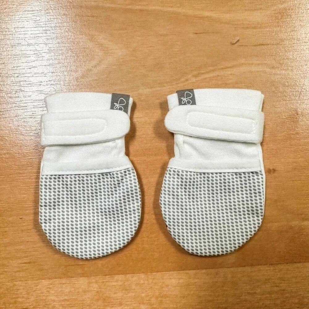 Goumi White Stay-on Mitts Unisex Protective Newborn Gloves Baby Size 0-3M